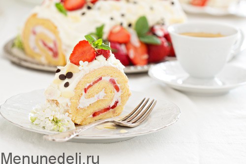 Рулет с клубникой и сливками | Меню недели