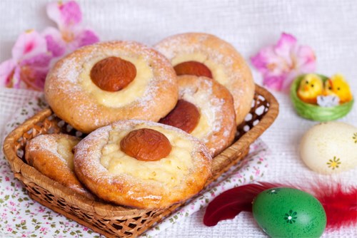Рецепт пасхальных булочек с кремом и абрикосами | Меню недели