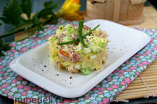Рецепт салата с сельдереем и копченой курицей | Меню недели