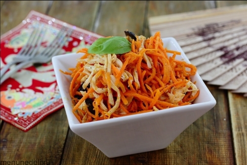 Рецепт салата с морковью, черносливом и курицей | Меню недели