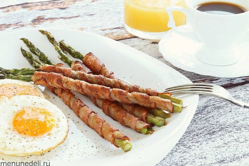 Рецепт спаржи, жаренной в беконе | Меню недели