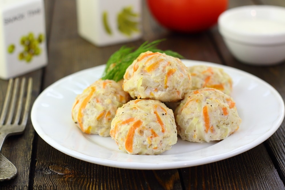 Рецепт куриных биточков с овощами | Меню недели