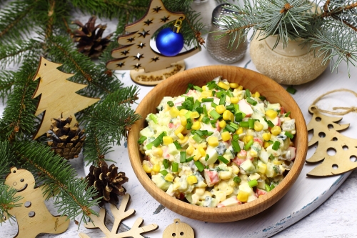 Салат с крабовыми палочками и кукурузой | Меню недели